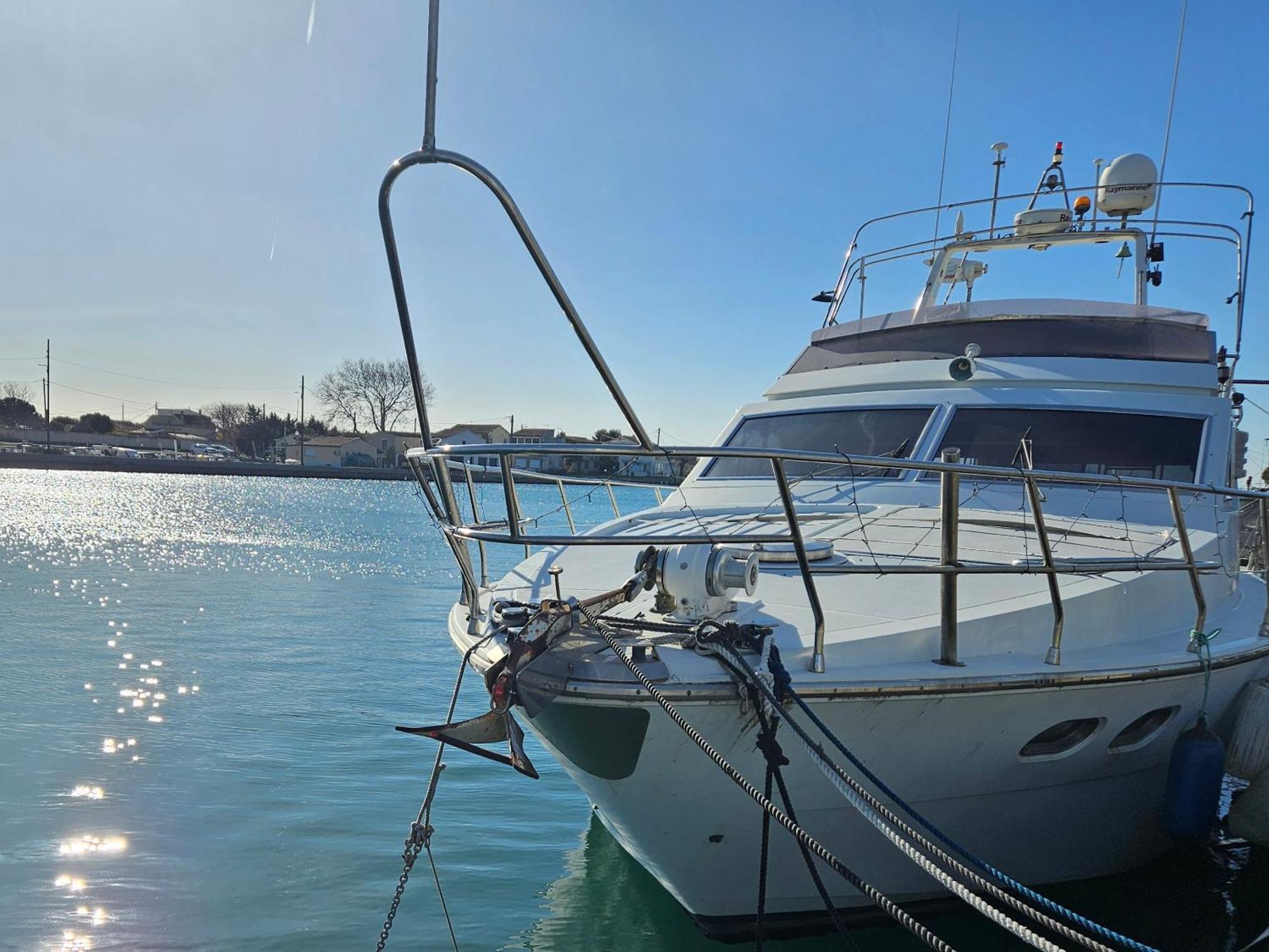 Nuit Insolite Bateau A Quai - Port Saint Louis Du Rhone ภายนอก รูปภาพ